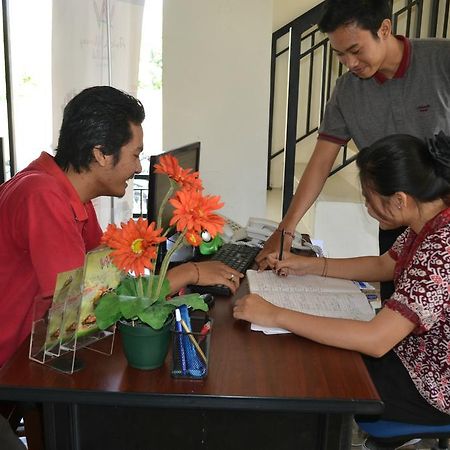 Ivanka Airport Inn Kuta Lombok Eksteriør billede