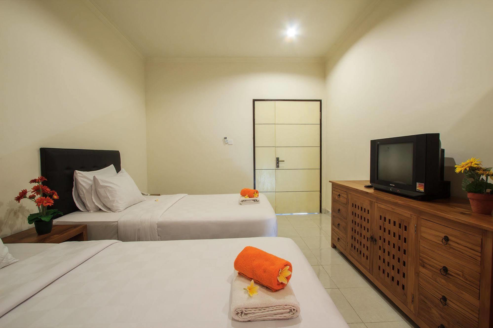 Ivanka Airport Inn Kuta Lombok Eksteriør billede