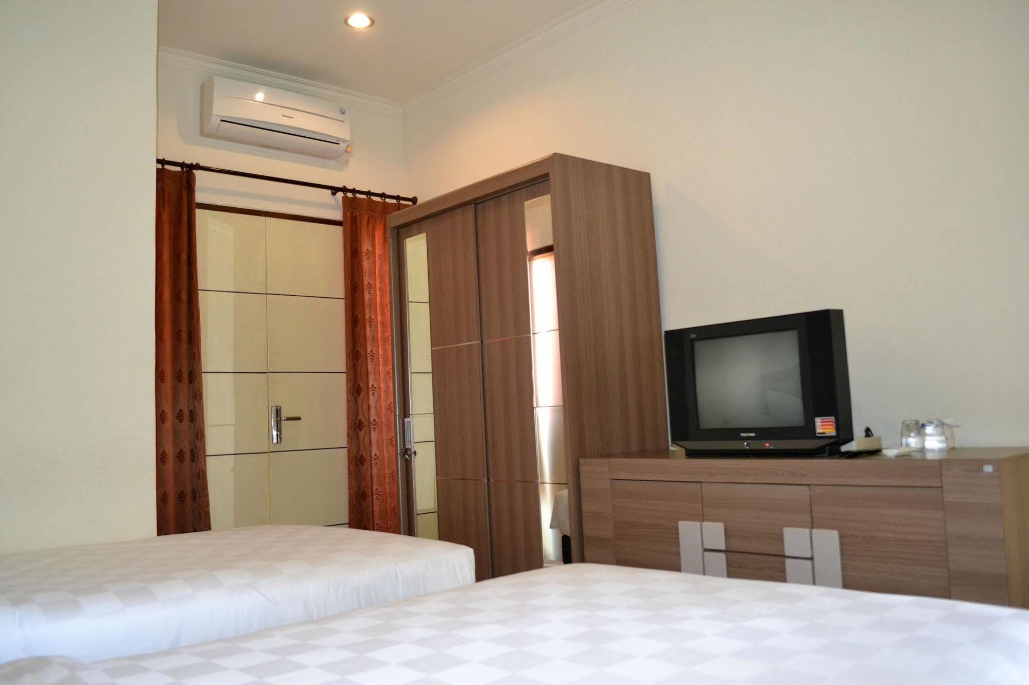 Ivanka Airport Inn Kuta Lombok Eksteriør billede