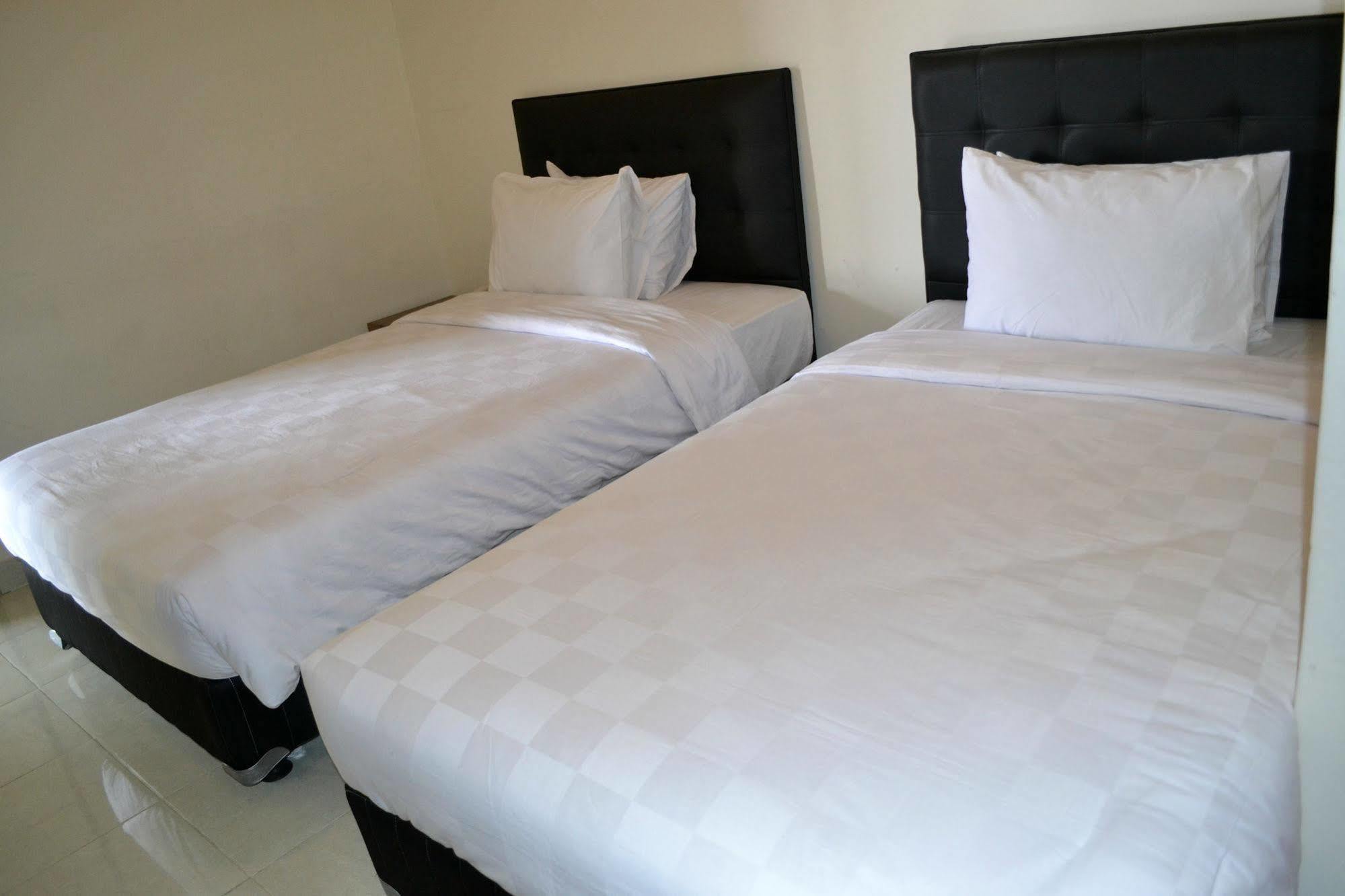 Ivanka Airport Inn Kuta Lombok Eksteriør billede