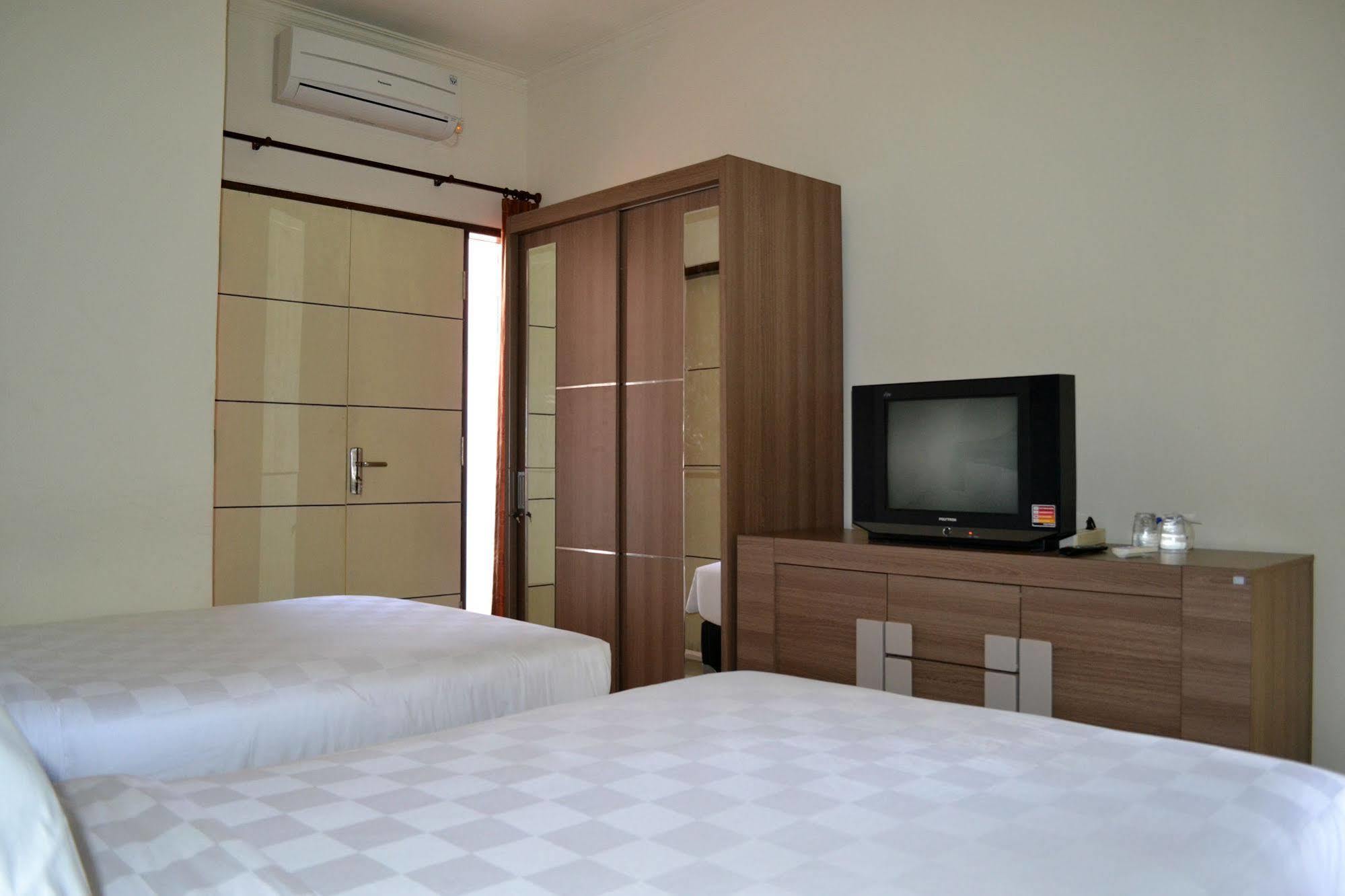 Ivanka Airport Inn Kuta Lombok Eksteriør billede