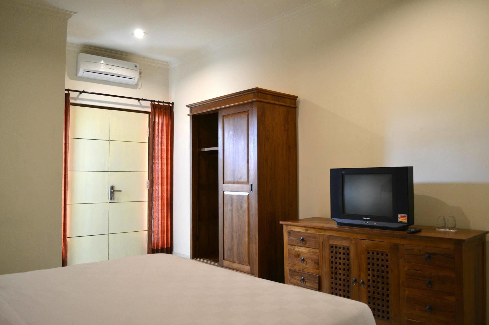 Ivanka Airport Inn Kuta Lombok Eksteriør billede