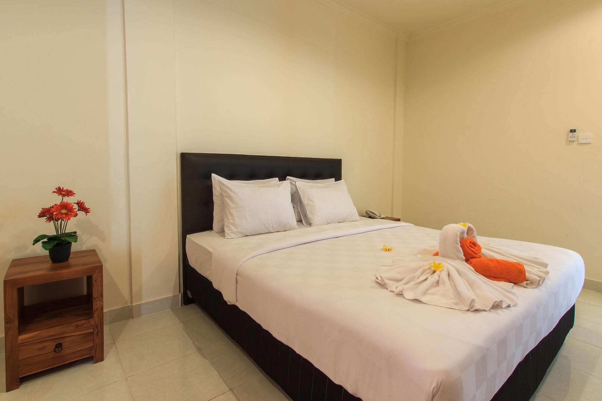 Ivanka Airport Inn Kuta Lombok Eksteriør billede