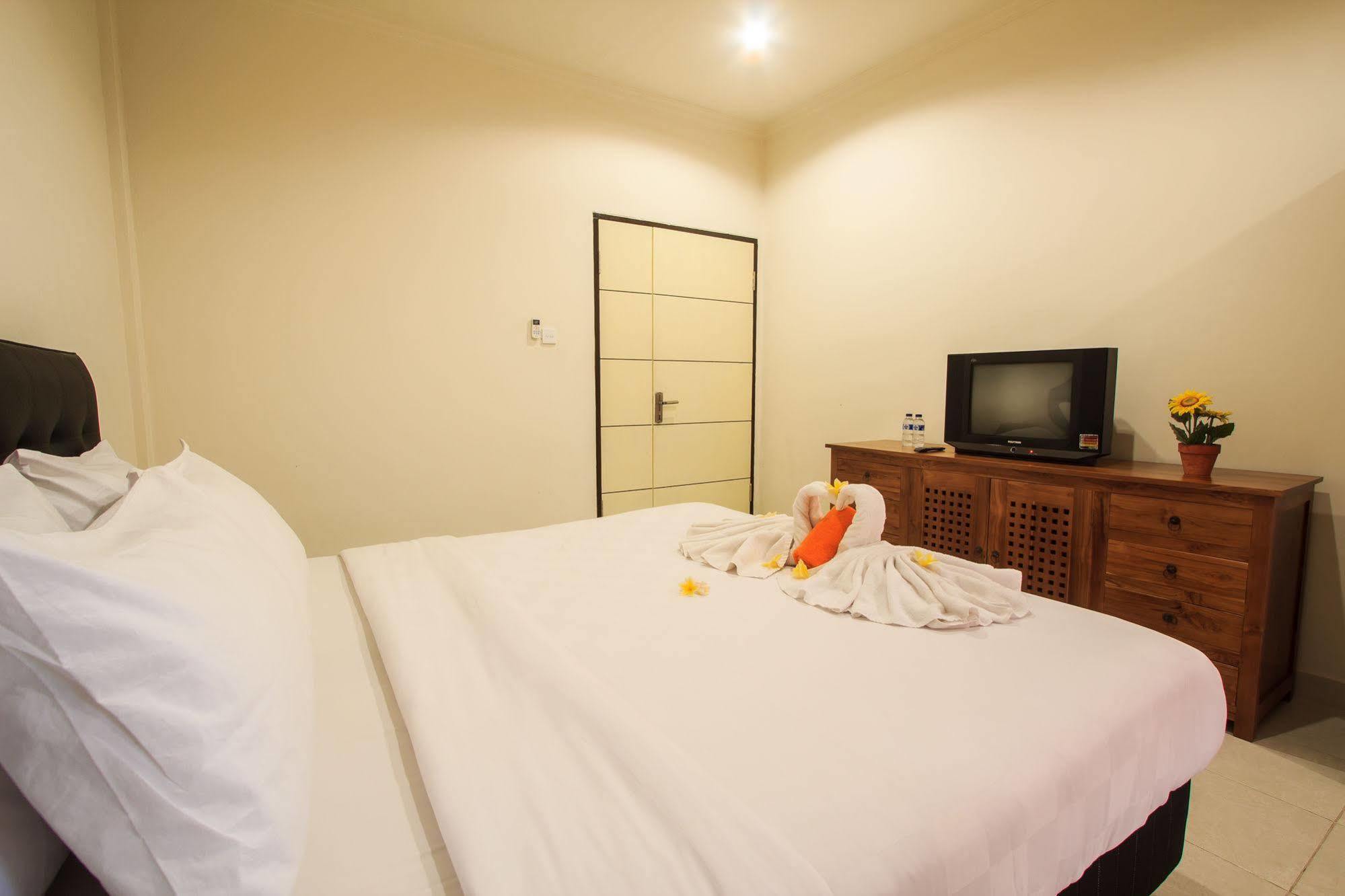 Ivanka Airport Inn Kuta Lombok Eksteriør billede