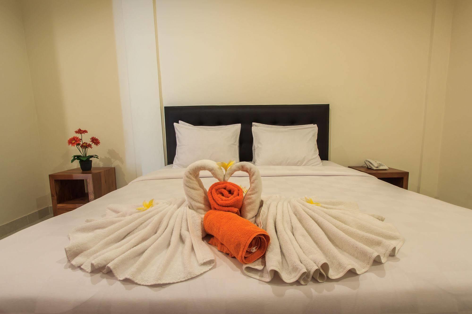 Ivanka Airport Inn Kuta Lombok Eksteriør billede